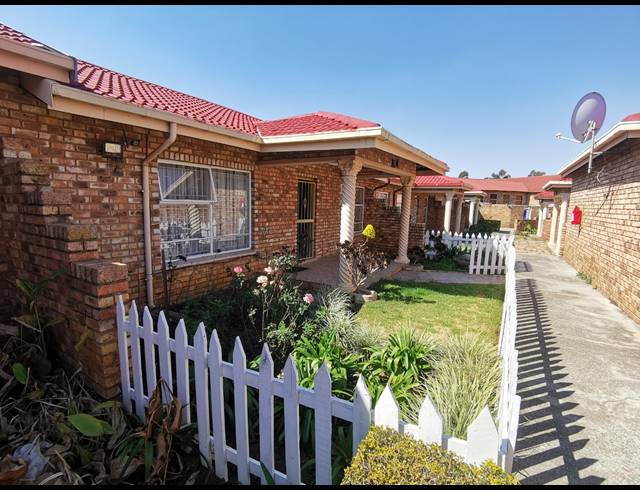1 BEDROOM SIMPLEX FOR SALE IN VAN DYK PARK